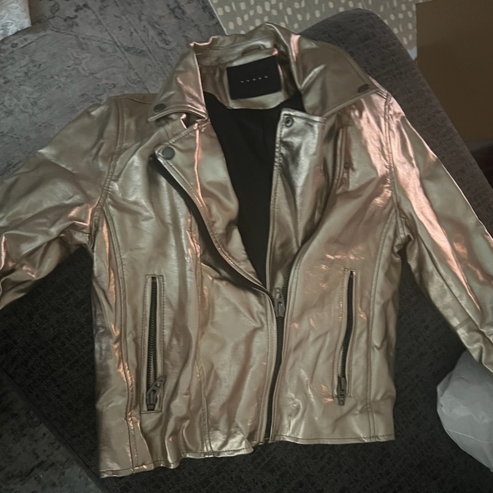 BLankncy

Never ware perfect condition